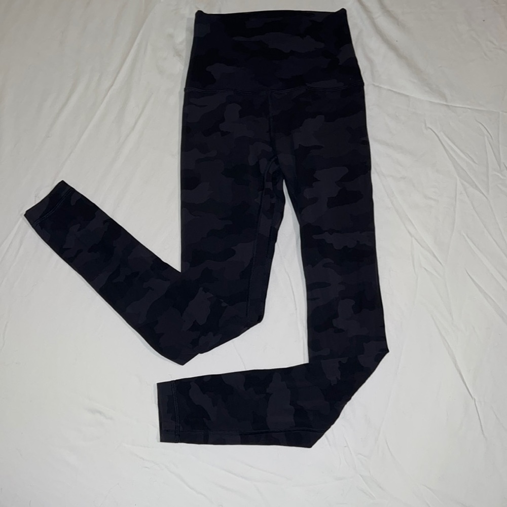 BNWOT Lululemon Align size 4 black Camo